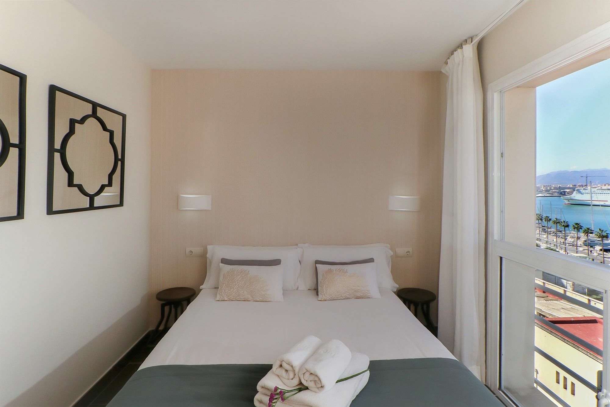 Apartamentos Malagueta Urban Beach Malaga Exterior photo
